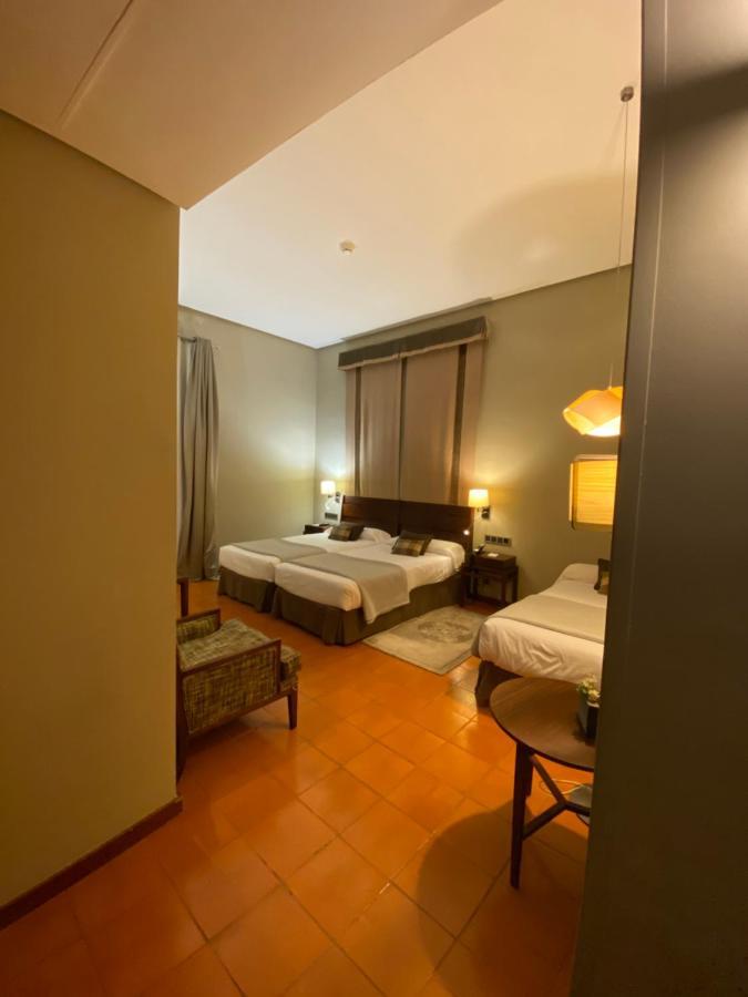 Parador De Caceres Luaran gambar