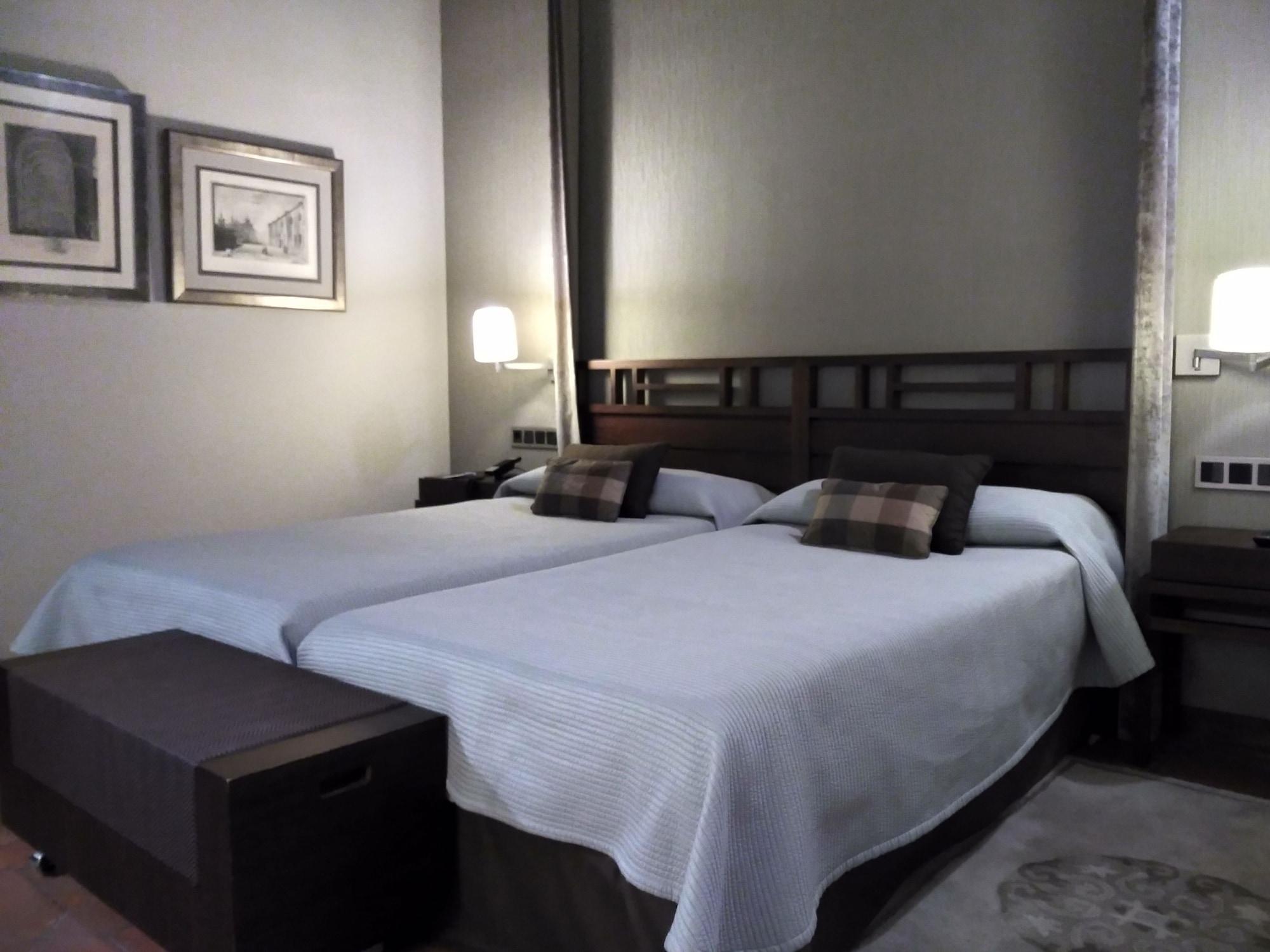 Parador De Caceres Luaran gambar