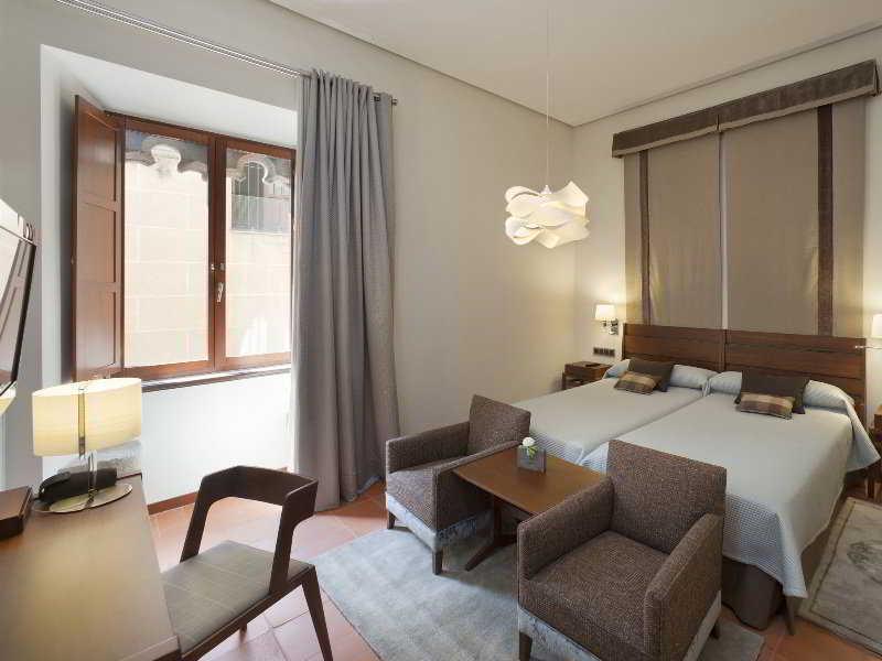 Parador De Caceres Luaran gambar