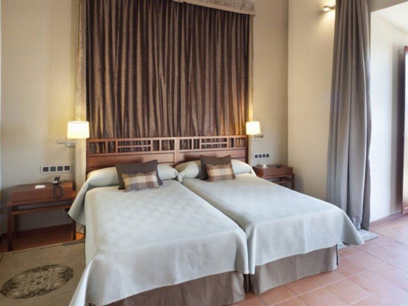 Parador De Caceres Luaran gambar