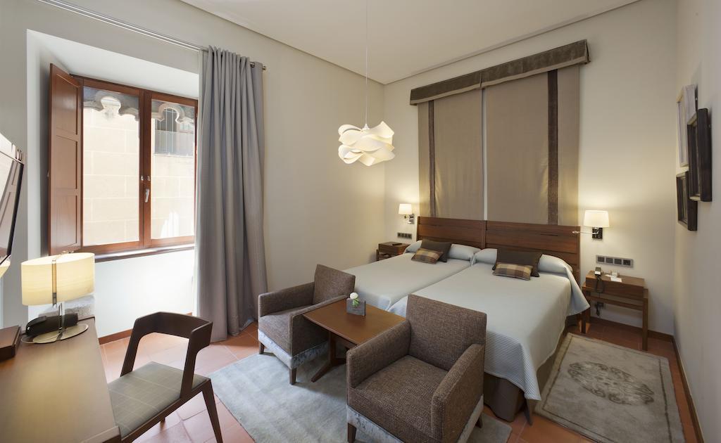 Parador De Caceres Luaran gambar
